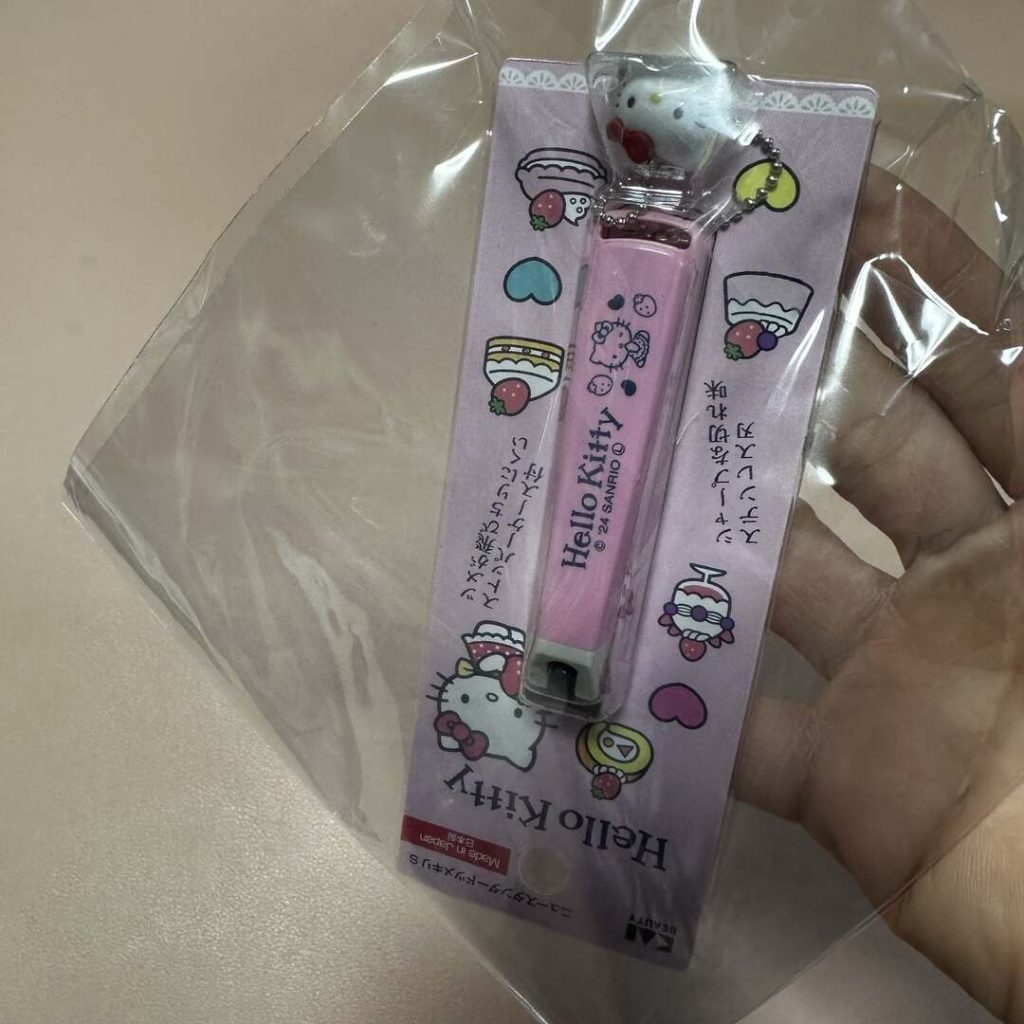 Bấm móng tay Hello Kitty