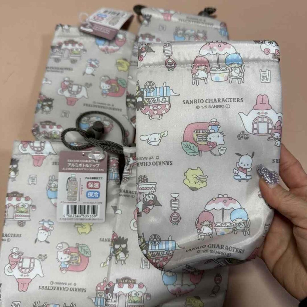 Túi giữ nhiệt bình nước Sanrio