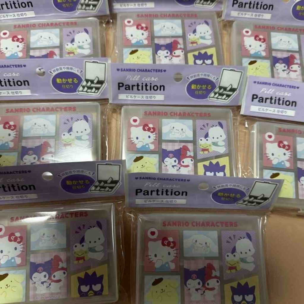 Hộp chia ngăn Sanrio